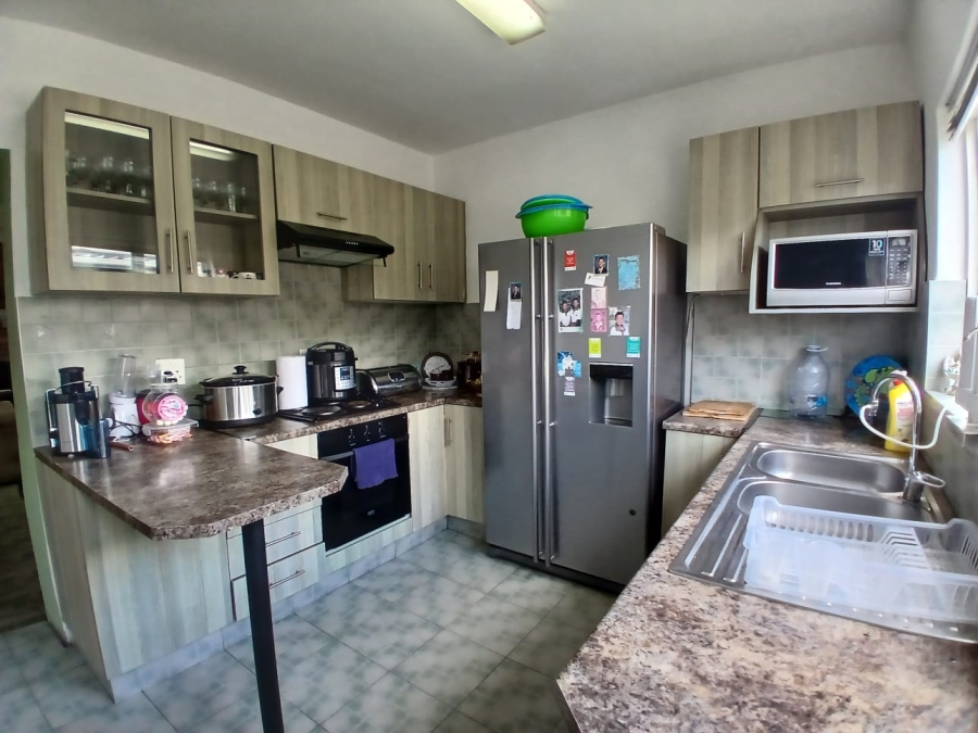 4 Bedroom Property for Sale in Devon Park Western Cape